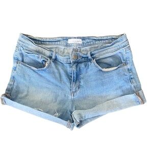 LOFT Light Wash Cuffed Denim Shorts. Size 6/28.